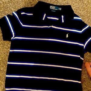 Ralph Lauren polo shirt barely worn. Size Large